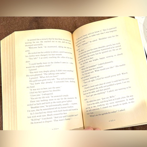 ❤️TWILIGHT❤️FIRST BOOK OF THE SAGA❤️BY STEPHANIE MEYER - Picture 7 of 8